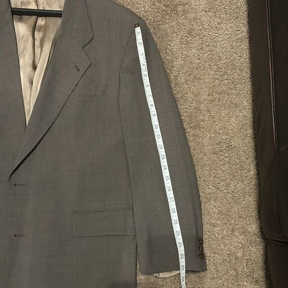 Hugo Boss Gray/Beige knit suit. - Picture 10 of 12